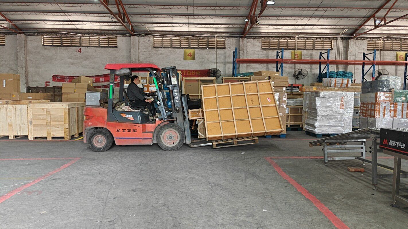 昆明发往重庆的工程设备订单：项目包车在途跟踪执行